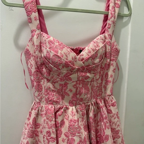 Windsor Pink and Cream Floral Dress - Picture 2 of 10